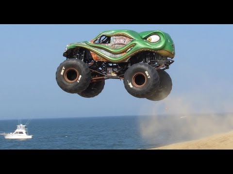 Monster trucks en la playa 2022